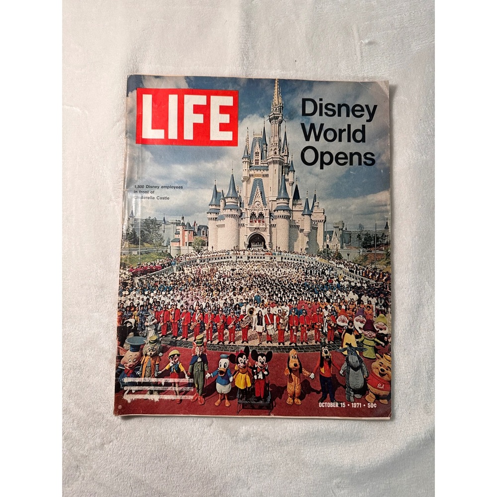 Vintage LIFE Magazine October 15 1971 Disney World Opens Cinderella Castle Cover